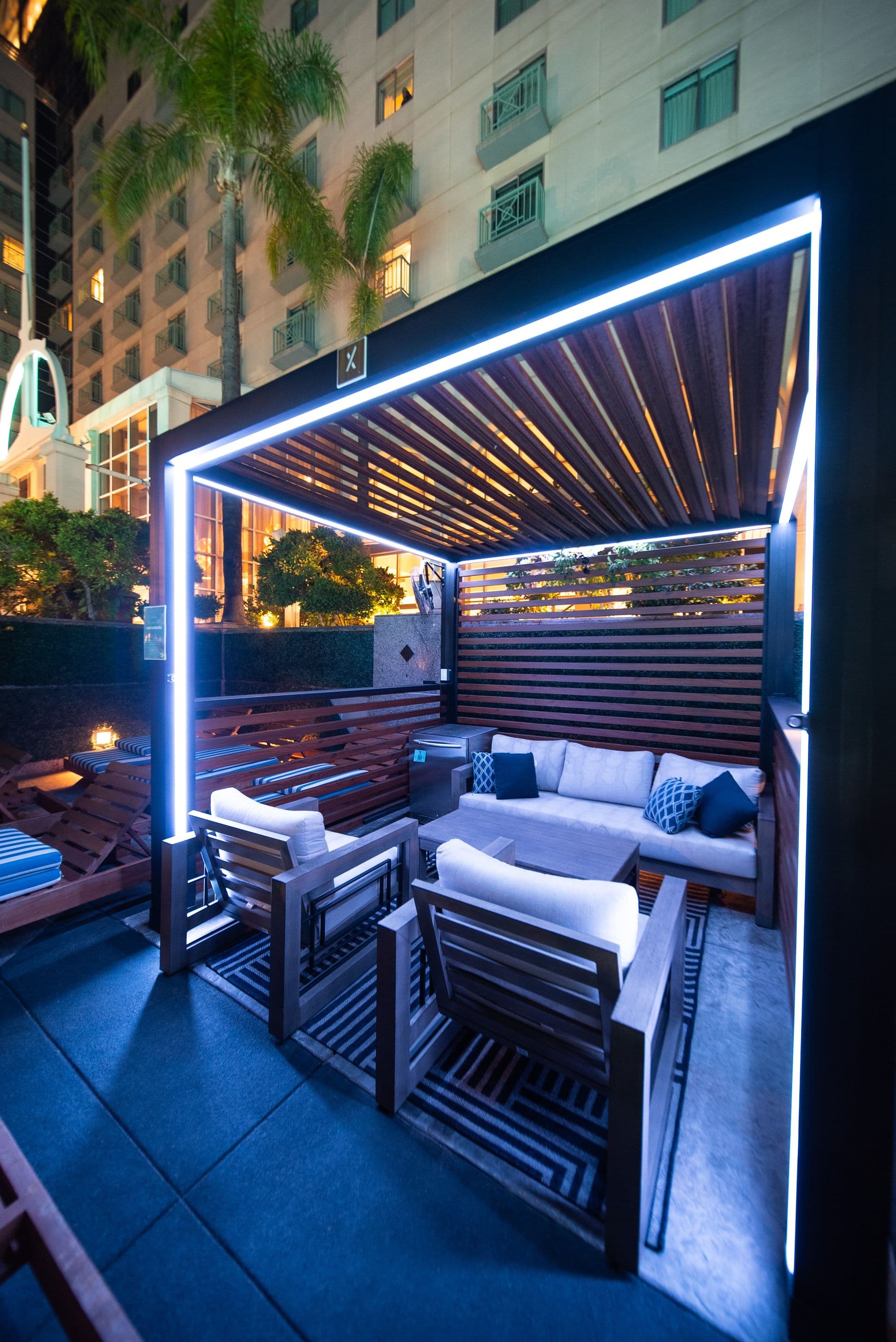 Struxure Commercial Cabana X