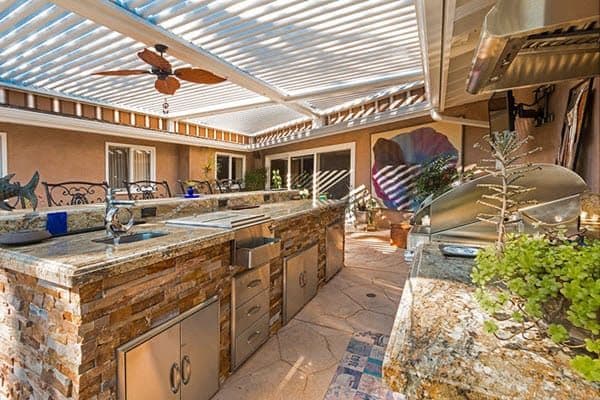 out-door-kitchen